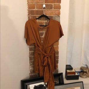 Bronzey satin romper with tie back 🤎 worn once